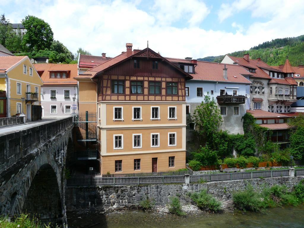 Zur Bruecke Apartmán *